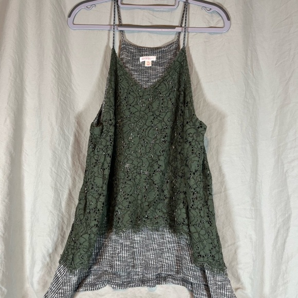 Xhilaration Green Lace Top with Gray Stripes - Picture 3 of 4